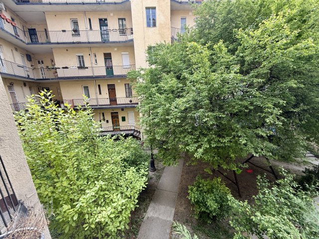 Eladó téglalakás, Budapesten, III. kerületben, Bécsi úton