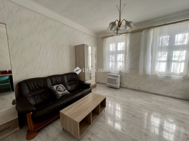 Eladó sorház, Budapesten, XV. kerületben 33.999 M Ft, 1 szobás