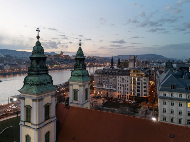 Eladó téglalakás, Budapesten, V. kerületben 961.2 M Ft, 3 szobás