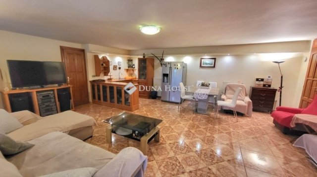 Eladó családi ház, Szentendrén 159 M Ft, 6 szobás