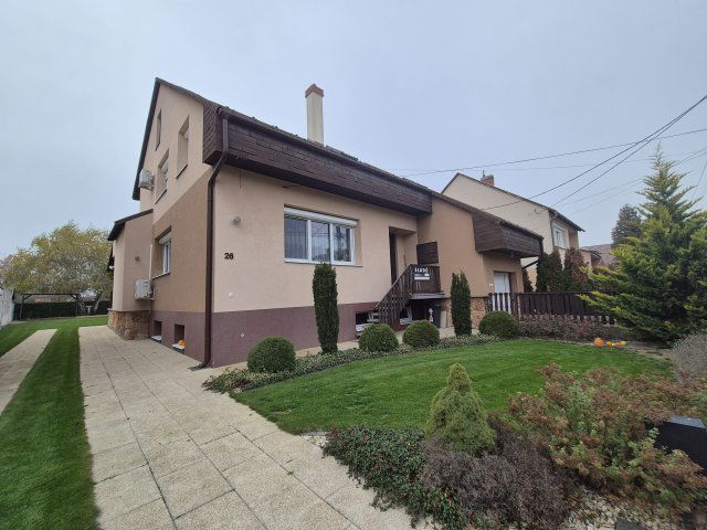 Eladó családi ház, Kisbéren 139.5 M Ft, 4 szobás