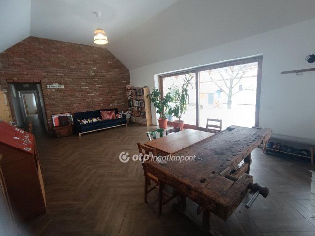 Eladó családi ház, Sukorón 104.9 M Ft, 3+1 szobás