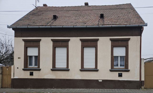 Eladó családi ház, Pápán 49.9 M Ft, 3 szobás