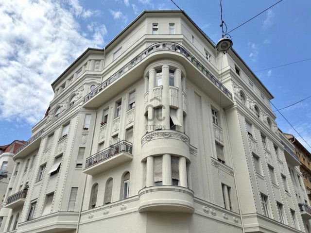 Eladó téglalakás, Budapesten, V. kerületben 74.9 M Ft, 1 szobás