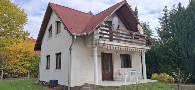 Eladó nyaraló, Balatonkenesén 85 M Ft, 4 szobás