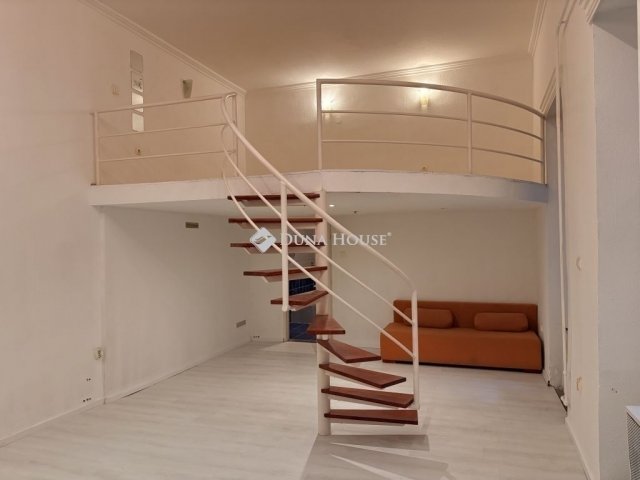 Eladó téglalakás, Budapesten, VI. kerületben 77.9 M Ft, 1 szobás