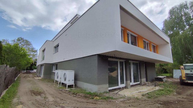 Eladó téglalakás, Zamárdiban 81.4 M Ft, 6 szobás