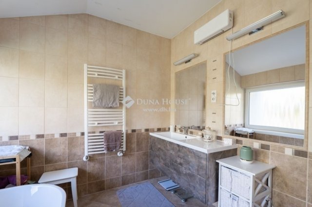 Eladó családi ház, Kecskeméten 185 M Ft, 7 szobás