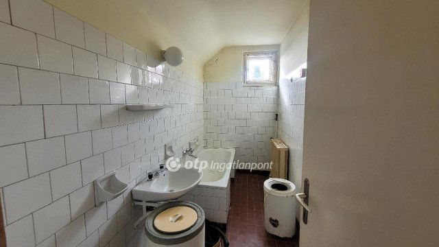 Eladó családi ház, Jászberényben 42.5 M Ft, 4 szobás