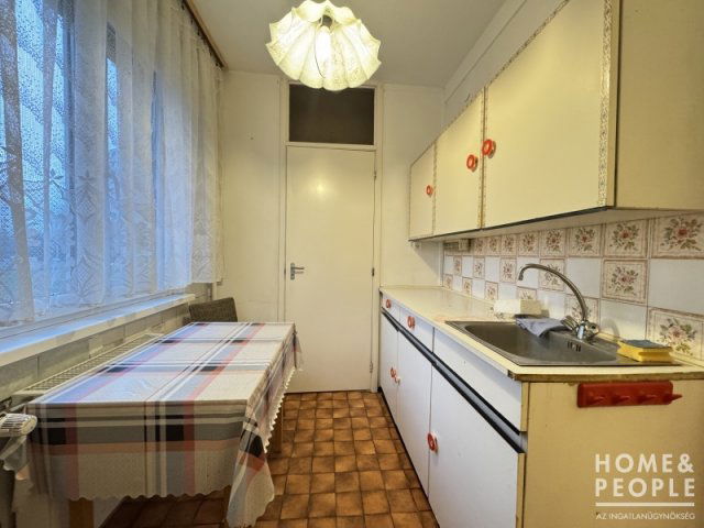 Eladó téglalakás, Szegeden 46.9 M Ft, 2 szobás