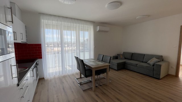 Kiadó téglalakás, albérlet, Győrött 220 E Ft / hó, 3 szobás