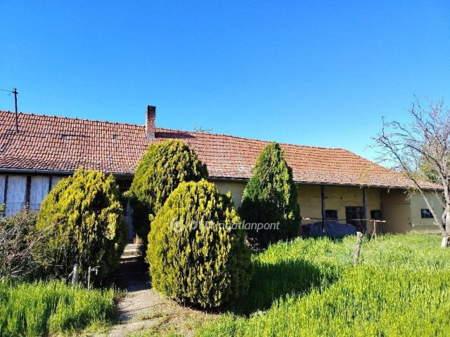 Eladó családi ház, Alattyánban 13.5 M Ft, 2 szobás