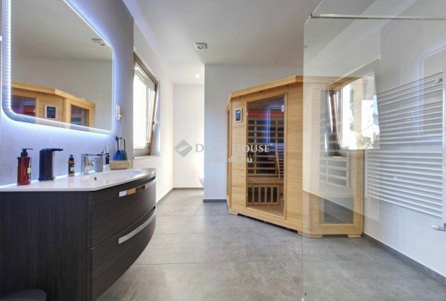 Eladó családi ház, Budakalászon 299 M Ft, 4 szobás