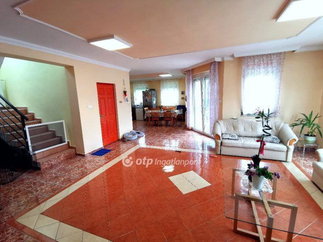 Eladó családi ház, Szigetszentmártonban 98.2 M Ft, 4+2 szobás