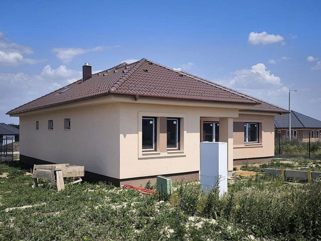 Eladó családi ház, Győrságon 89.99 M Ft, 5 szobás
