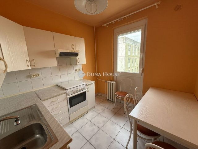 Eladó panellakás, Pécsett 40.9 M Ft, 2 szobás