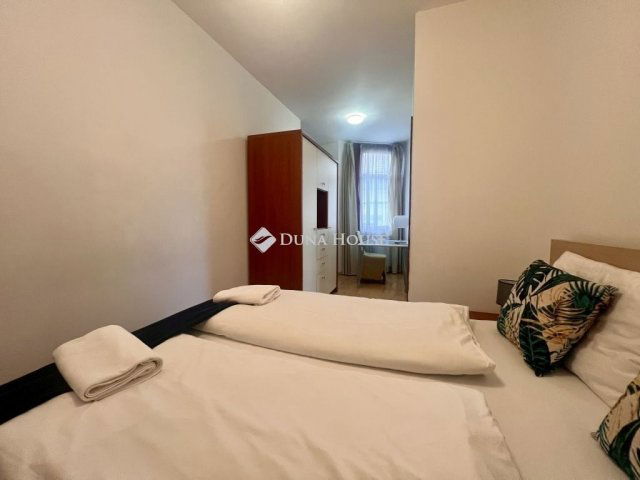 Eladó téglalakás, Budapesten, VI. kerületben 84.6 M Ft, 2 szobás