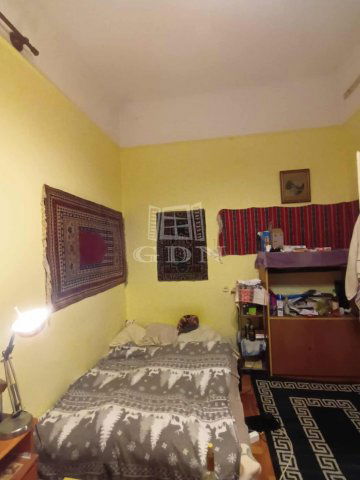 Eladó téglalakás, Budapesten, VI. kerületben, Hunyadi téren