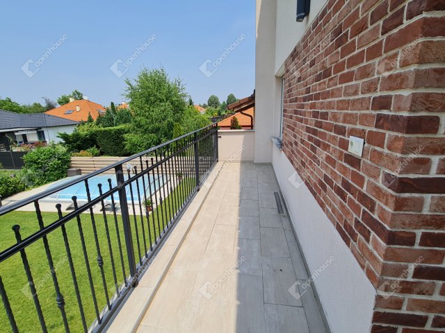 Eladó családi ház, Szegeden 280 M Ft, 7 szobás