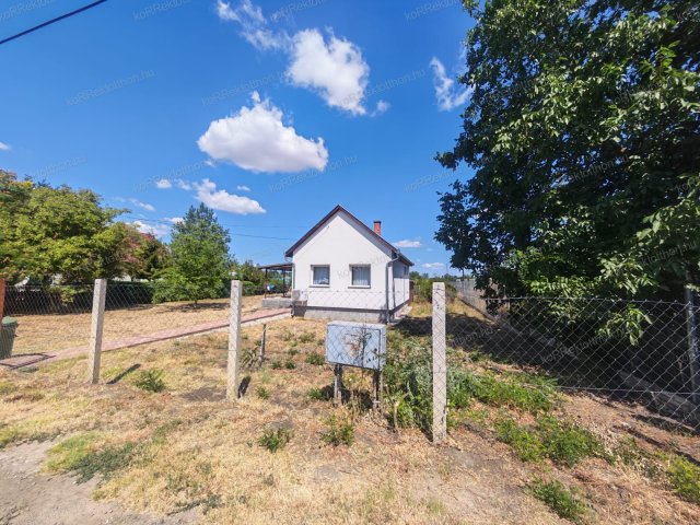 Eladó családi ház, Jászberényben 33.99 M Ft