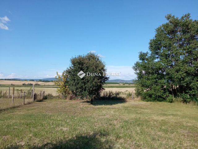 Eladó családi ház, Etyeken, Mester utcában 57 M Ft, 5 szobás