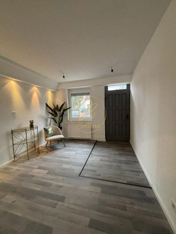 Eladó családi ház, Pécsett 89.9 M Ft, 5 szobás