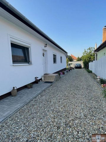 Eladó családi ház, Monoron 67 M Ft, 5 szobás