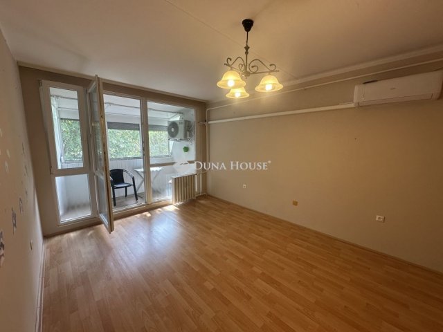 Eladó panellakás, Pécsett, Esztergályos János utcában 39.9 M Ft