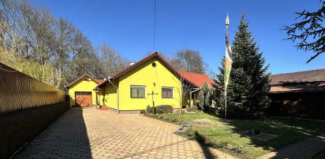 Eladó családi ház, Békéscsabán 155 M Ft, 6+3 szobás