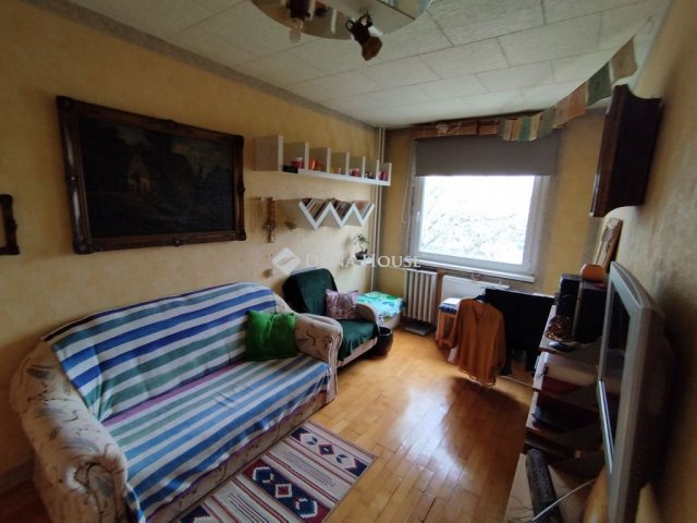 Eladó panellakás, Tatabányán 49.99 M Ft, 4 szobás