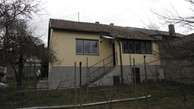 Eladó ikerház, Komlón 17.85 M Ft, 2 szobás