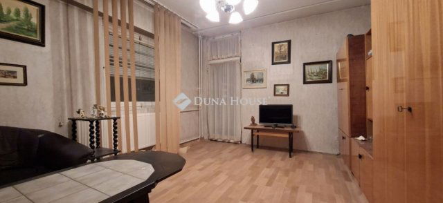 Eladó panellakás, Kecskeméten 42.5 M Ft, 2 szobás