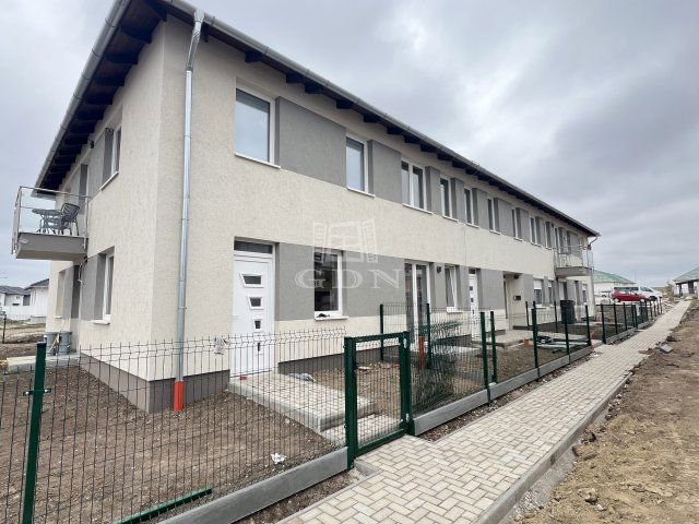 Eladó téglalakás, Mendén 59.9 M Ft, 1+3 szobás