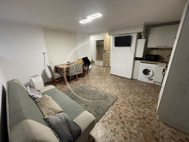 Kiadó téglalakás, albérlet, Pécsett, Sándor utcában