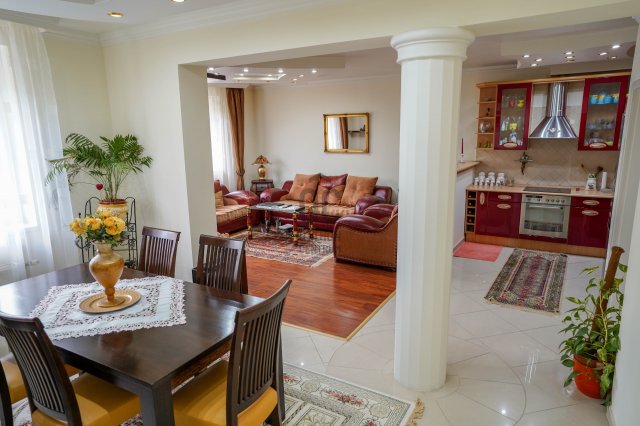 Eladó téglalakás, Szolnokon 72 M Ft, 3 szobás