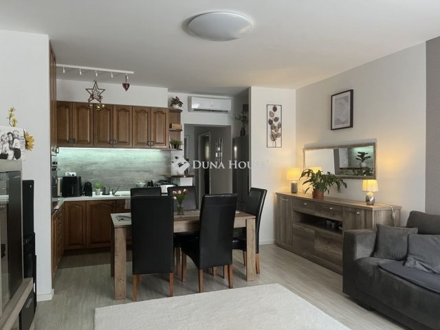 Eladó téglalakás, Százhalombattán 68 M Ft, 3 szobás