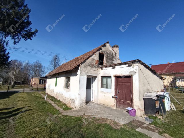 Eladó családi ház, Bakházán 4.5 M Ft, 1 szobás