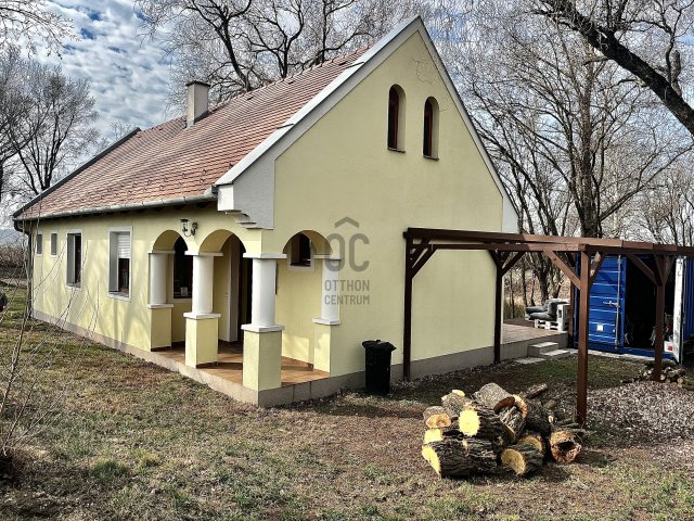 Eladó családi ház, Dunaszentpálon 149.9 M Ft, 3 szobás