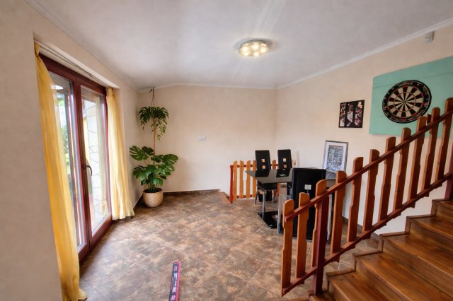 Eladó családi ház, Sukorón 248 M Ft, 5 szobás