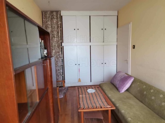 Eladó panellakás, Székesfehérvárott 45.999 M Ft, 6 szobás