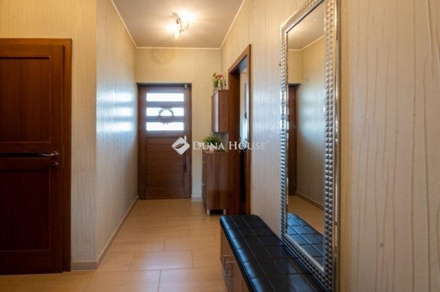 Eladó családi ház, Kecskeméten 330 M Ft, 5 szobás