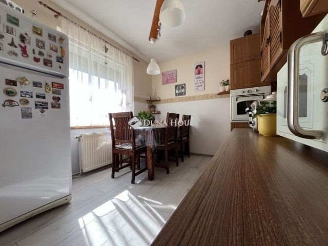 Eladó családi ház, Balatonfűzfőn 114.9 M Ft, 4 szobás