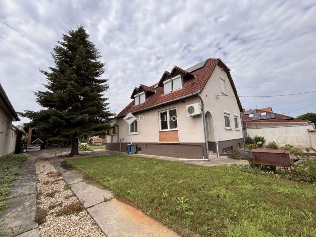 Eladó családi ház, Kecskeméten 99.9 M Ft, 4 szobás