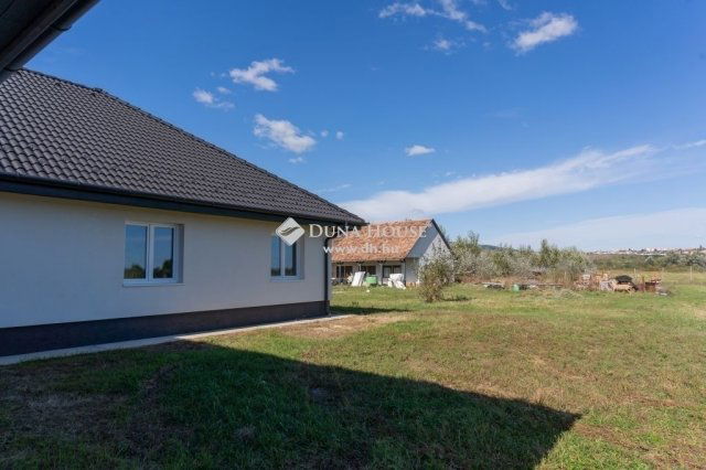 Eladó családi ház, Pomázon 199 M Ft, 5 szobás