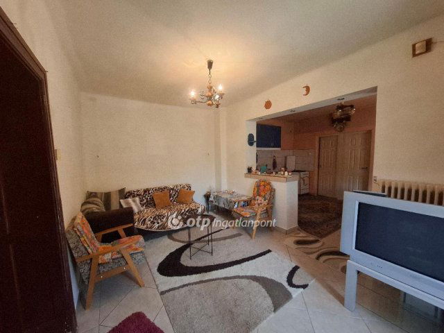 Eladó családi ház, Vécsen 6.9 M Ft, 2 szobás