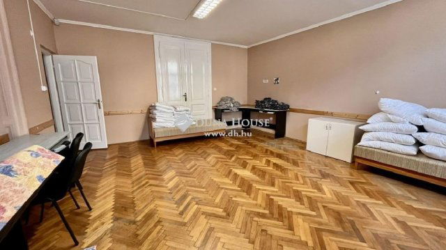 Eladó téglalakás, Szombathelyen 60 M Ft, 4 szobás