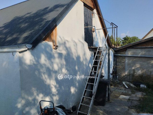 Eladó családi ház, Adonyban 21.7 M Ft, 1 szobás