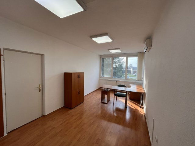 Kiadó iroda, Kaposváron, Raktár utcában 199 E Ft / hó, 2 szobás