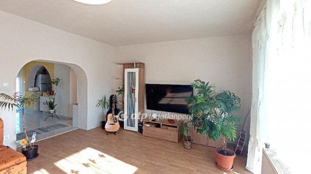 Eladó családi ház, Jászfényszarun 45.9 M Ft, 5 szobás