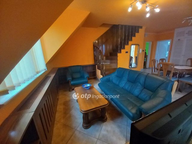 Eladó téglalakás, Debrecenben 96 M Ft, 2+1 szobás